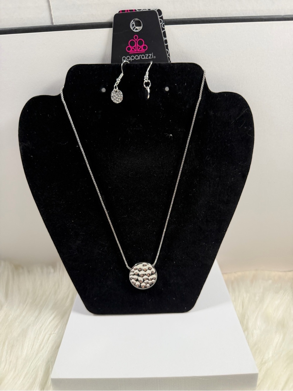 🩷5/$10🩷 paparazzi Silver Hammered Disc Pendant Necklace